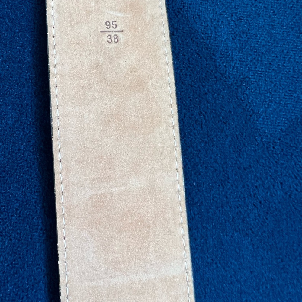 Beautiful hardly worn black lv belt - Picture 2 of 3